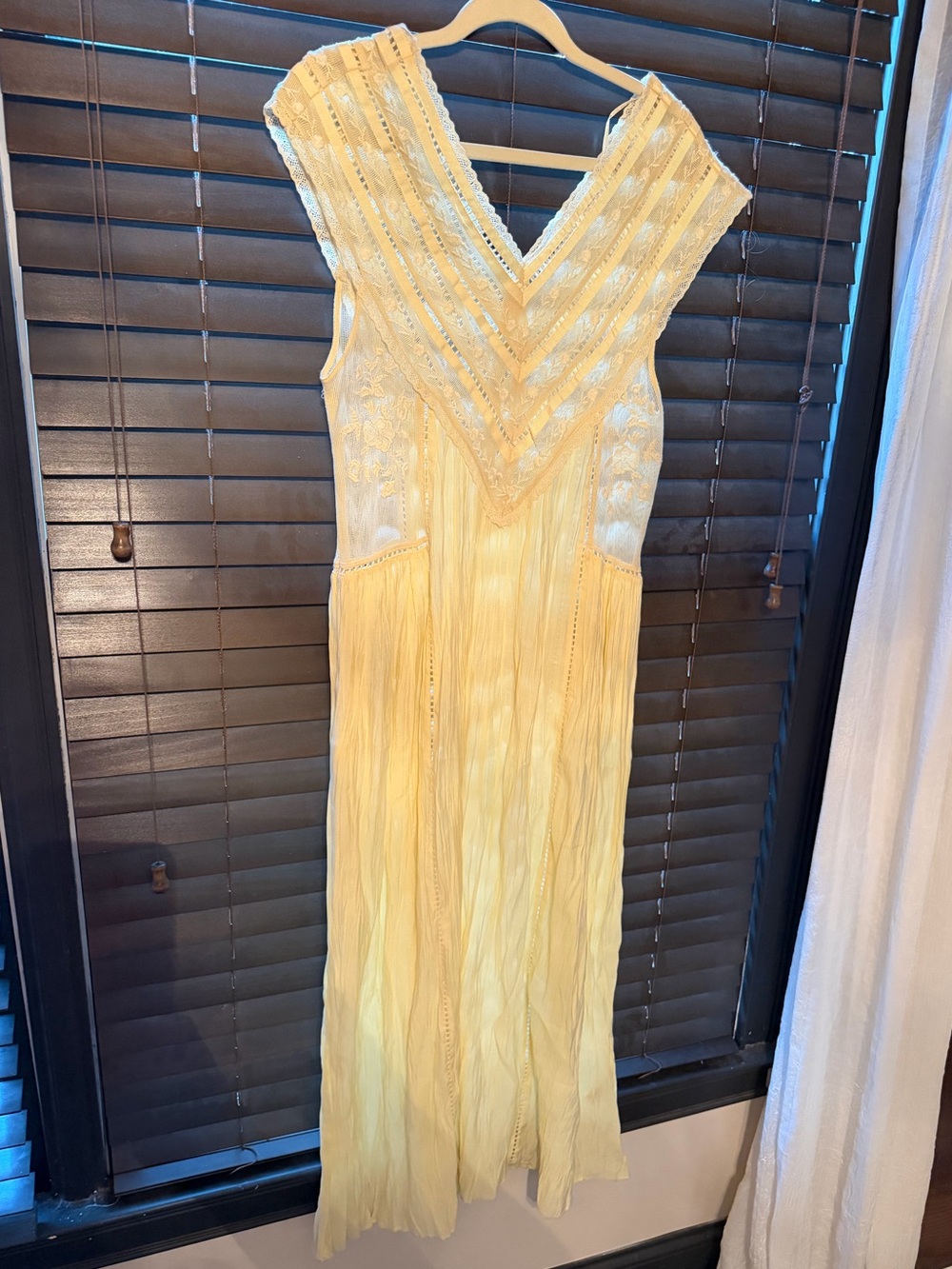 NEVER WORN Lace Zara maxi dress